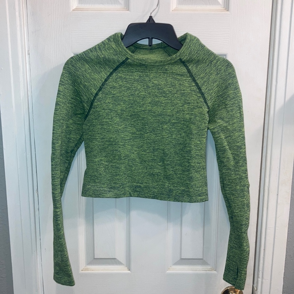 Long-Sleeve stretchy & thick athletic crop-top